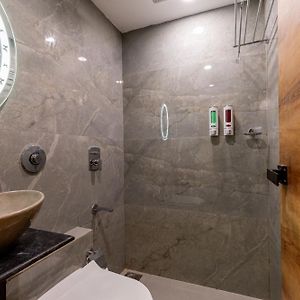 Deluxe Queen Suite
